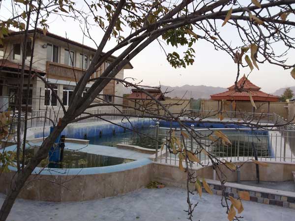 نرده های دور استخری 1