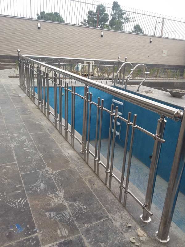 نرده های دور استخری 4